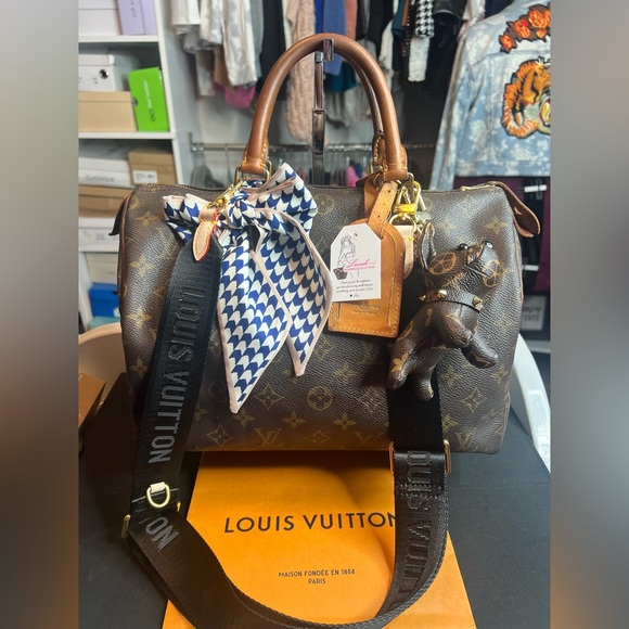 Louis Vuitton Handbags - Authentic Louis Vuitton Speedy 30
